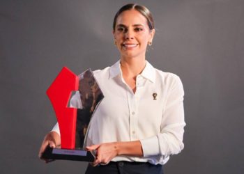 Ana Paty Peralta recibe premio nacional por programas para regular y llevar servicios a colonias