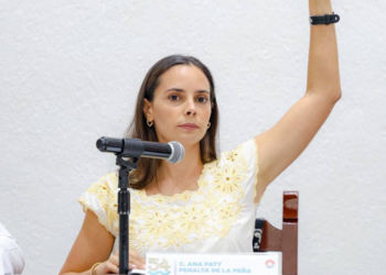 Entregamos zapatos tipo tenis para alumnos de educación básica pública: Ana Paty Peralta