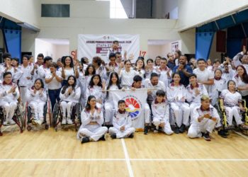 Abanderada Ana Paty Peralta a atletas cancunenses