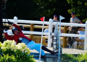 Es eliminado el mexicano Andrés Azcárraga de la final de salto individual ecuestre tras caida en París 2024