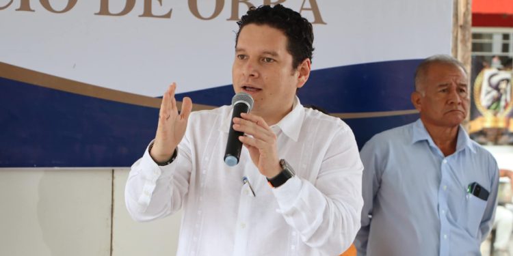 Abraham Cano encabeza entrega de pago de seguro catastrófico a productores de plátano en Cunduacán