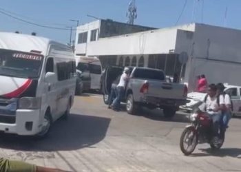 Detención de conductor de combi genera inquietud en el Centro de Nacajuca