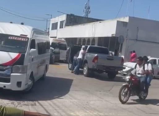 Detención de conductor de combi genera inquietud en el Centro de Nacajuca