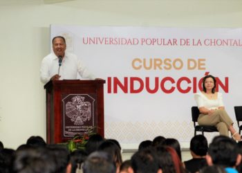 Motiva rector de UPCH a estudiantes de nuevo ingreso en curso de inducción