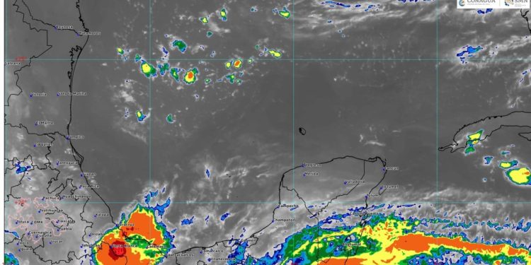 Prevén cielo nublado con chubascos en Quintana Roo