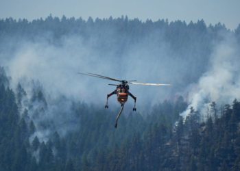 Devastador incendio forestal deja docenas de casas destruidas y miles de personas evacuadas en Colorado
