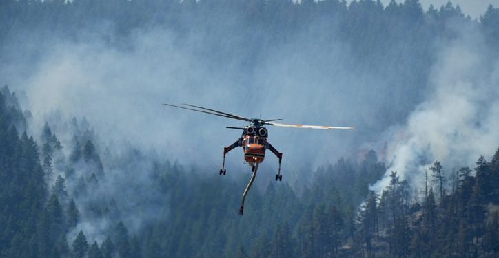 Devastador incendio forestal deja docenas de casas destruidas y miles de personas evacuadas en Colorado