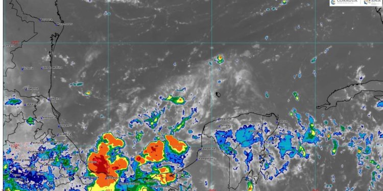 Prevén cielo nublado con probabilidad de lluvias puntuales fuertes en Quintana Roo