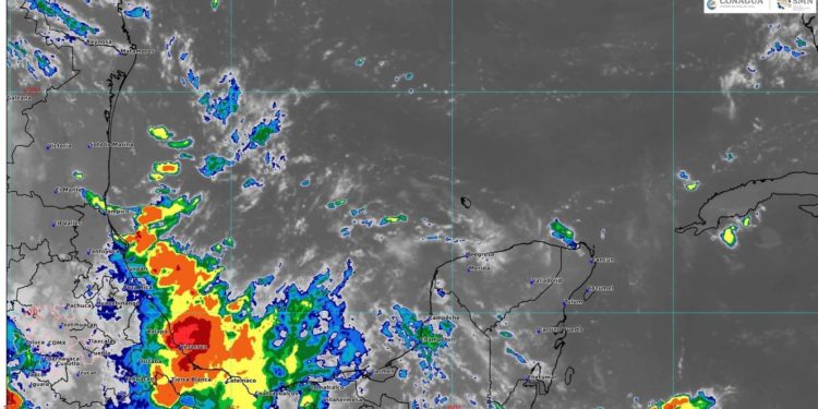 Prevén cielo nublado con intervalos de chubascos en Quintana Roo