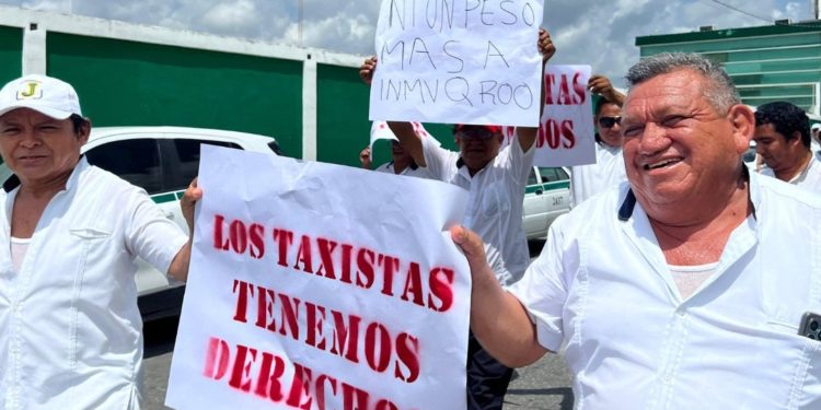 Taxistas de Andrés Quintana Roo protestan contra plataformas de Uber y DiDi