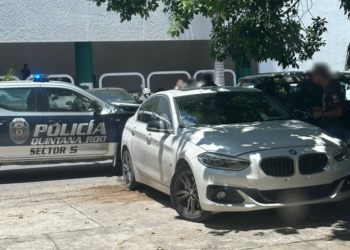 Balean a un hombre abordo de un automóvil BMW en Cancún