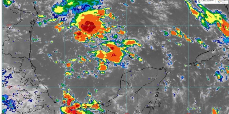 Prevén cielo nublado con intervalos de chubascos en Quintana Roo