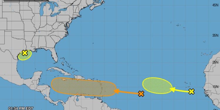 Autoridades vigilan dos zonas de baja presión en el océano Atlántico