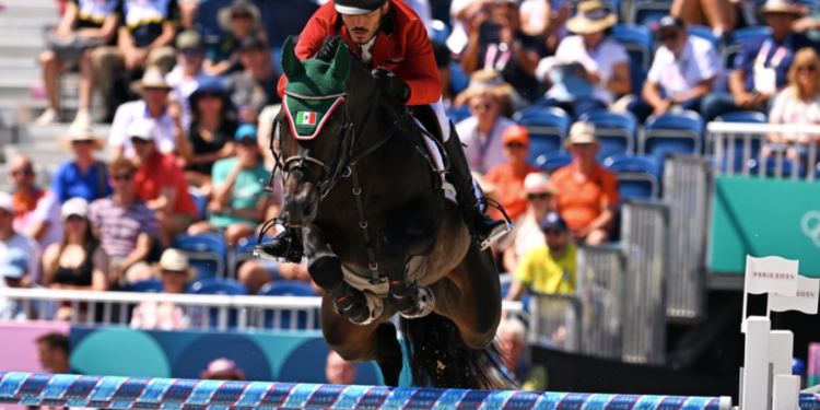 Avanza a la final el mexicano Andrés Azcárraga en salto ecuestre individual en París 2024
