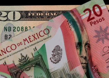 Fuerte caída del peso mexicano por preocupación en mercados, cotiza 19.64 por dólar