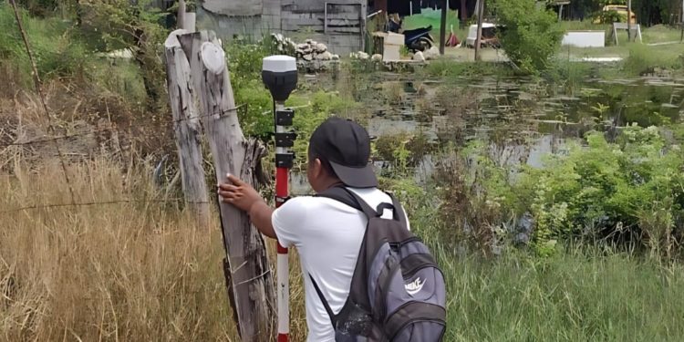 Fortalecen el ordenamiento territorial en Mahahual con nuevas inspecciones y levantamientos topográficos