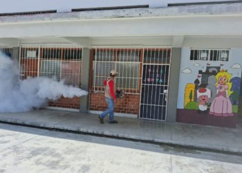 Para regreso a clases, SESA realiza acciones de prevención contra el dengue en planteles de Quintana Roo