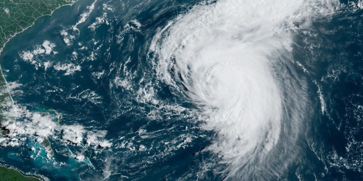 ‘Ernesto’ toca tierra como huracán categoría 1 en Bermudas