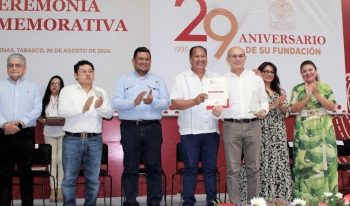 Celebra UPCH 29 años de fundación y entrega reconocimientos a destacados personajes