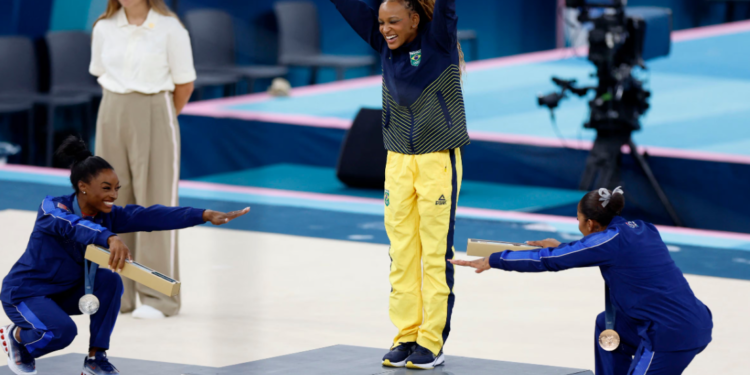 Rebeca Andrade, de Brasil, se convirtió en la primera brasileña en ganar una medalla de oro en París 2024