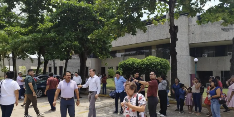 Tiembla en Chiapas y se siente en Tabasco; edificios son evacuados