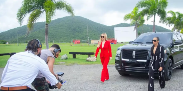 Emma Coronel debuta como modelo en un video musical que saldrá el 9 de agosto