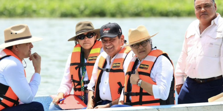 Javier May recorre Laguna de Las Ilusiones y prepara Plan de Reforestación Estatal