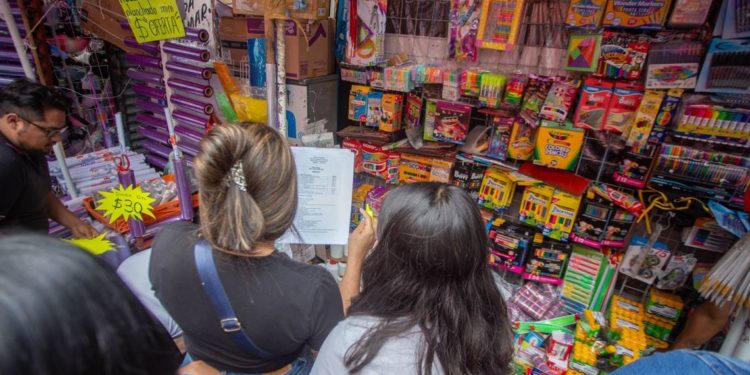 Lista de útiles escolares podría superar los mil pesos para padres de familia