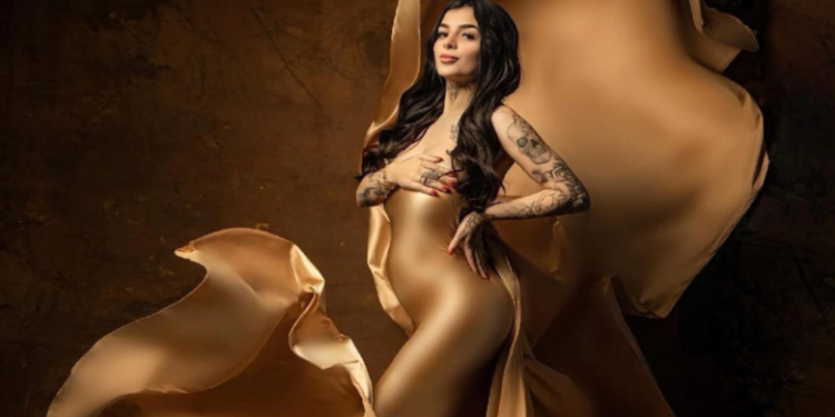 Karely Ruiz se convierte en madre por primera vez