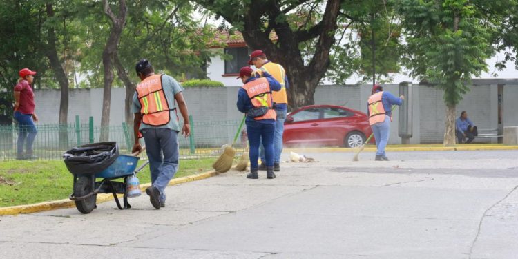 Continúan jornadas de limpieza en Centro: Ahora en la colonia Espejo II