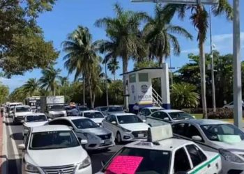 Taxistas y transportistas vuelven a manifestarse en el Aeropuerto de Cancún