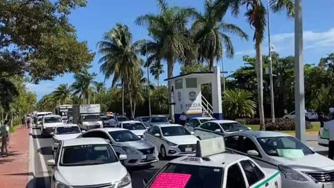 Taxistas y transportistas vuelven a manifestarse en el Aeropuerto de Cancún