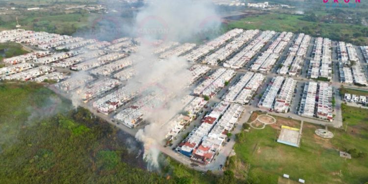 Reportan incendio cerca del fraccionamiento Valle del Jaguar en la zona Country