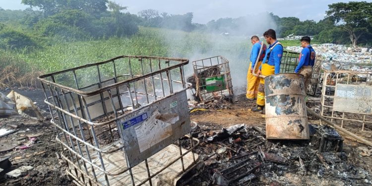 Alarma en zona Country por quema de basura en Anacleto Canabal