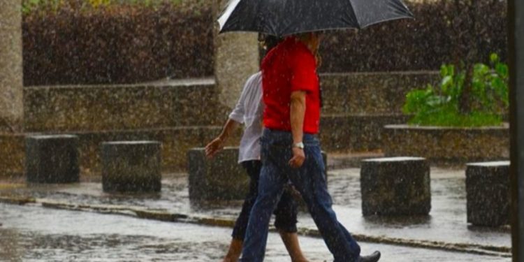 Lluvias fuertes y ambiente caluroso se espera este lunes en Tabasco