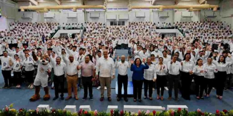 Educación es un derecho, no un privilegio: Carlos Merino