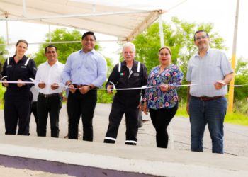 Dona empresa petrolera nueve casetas de transporte público en Macuspana