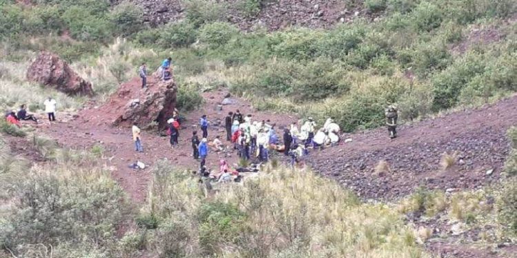 Autoridades rescatan a un hombre tras caer al volcán inactivo Xitle en Tlalpan