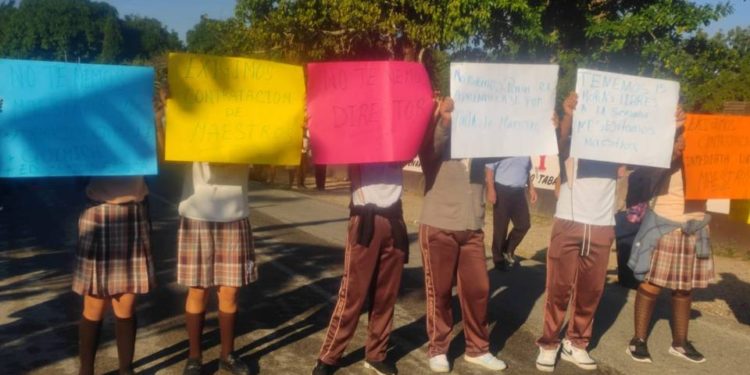 Posible inicio de ciclo escolar con protestas en 40 escuelas de Tabasco por falta de maestros