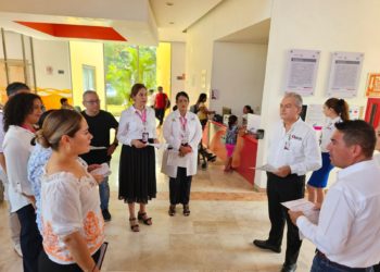 Entrega SECOES distintivo de Excelencia en el Servicio al CRIQ