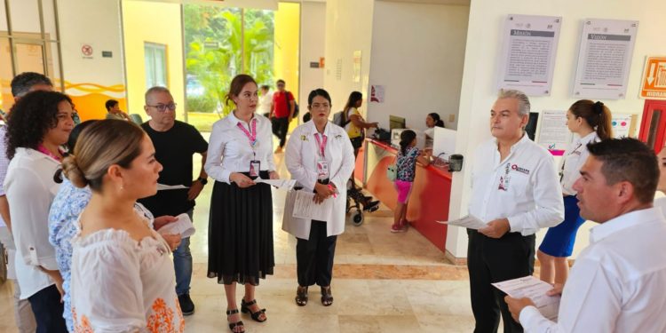 Entrega SECOES distintivo de Excelencia en el Servicio al CRIQ