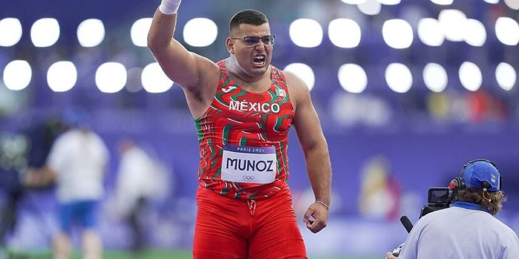 Atleta mexicano, Uziel Muñoz logra avanzar a la final de lanzamiento de bala en París 2024