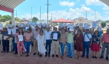 Reciben familias del municipio de Centla títulos de propiedad