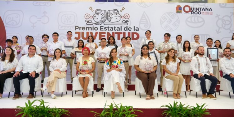 Juventud 2024 Gobernadora Mara Lezama reconoce e impulsa el talento quintanarroense a través del Premio Estatal de la Juventud 2024