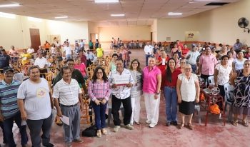Entrega Guadalupe Castro apoyos a familias vulnerables de Huimanguillo y Comalcalco