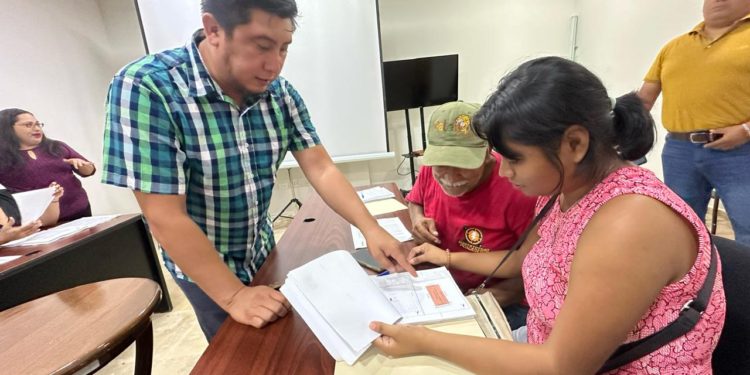 Quintana Roo atiende a habitantes de asentamientos irregulares en Chetumal