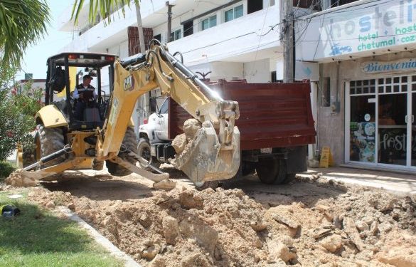 El Gobierno del Estado atiende peticiones de la población con el programa de rehabilitación de desfondes en Chetumal