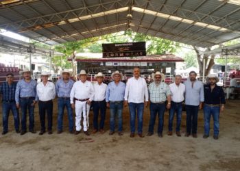 Inaugura Carlos Merino Muestra Mexicana del Cebú