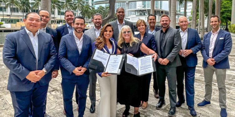 Mara Lezama firma con navieras un histórico fondo para turismo de cruceros para mejorar la infraestructura de Cozumel y Mahahual