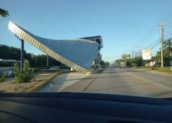 Conductor alcoholizado choca contra un filtro de seguridad en Playa del Carmen